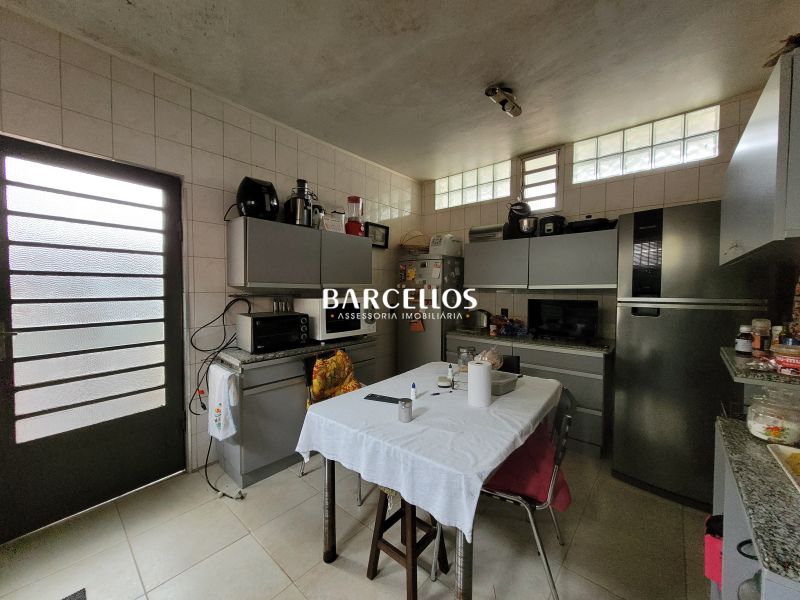 Casa 3 quartos  no bairro Tr�s Figueiras em Porto Alegre/RS