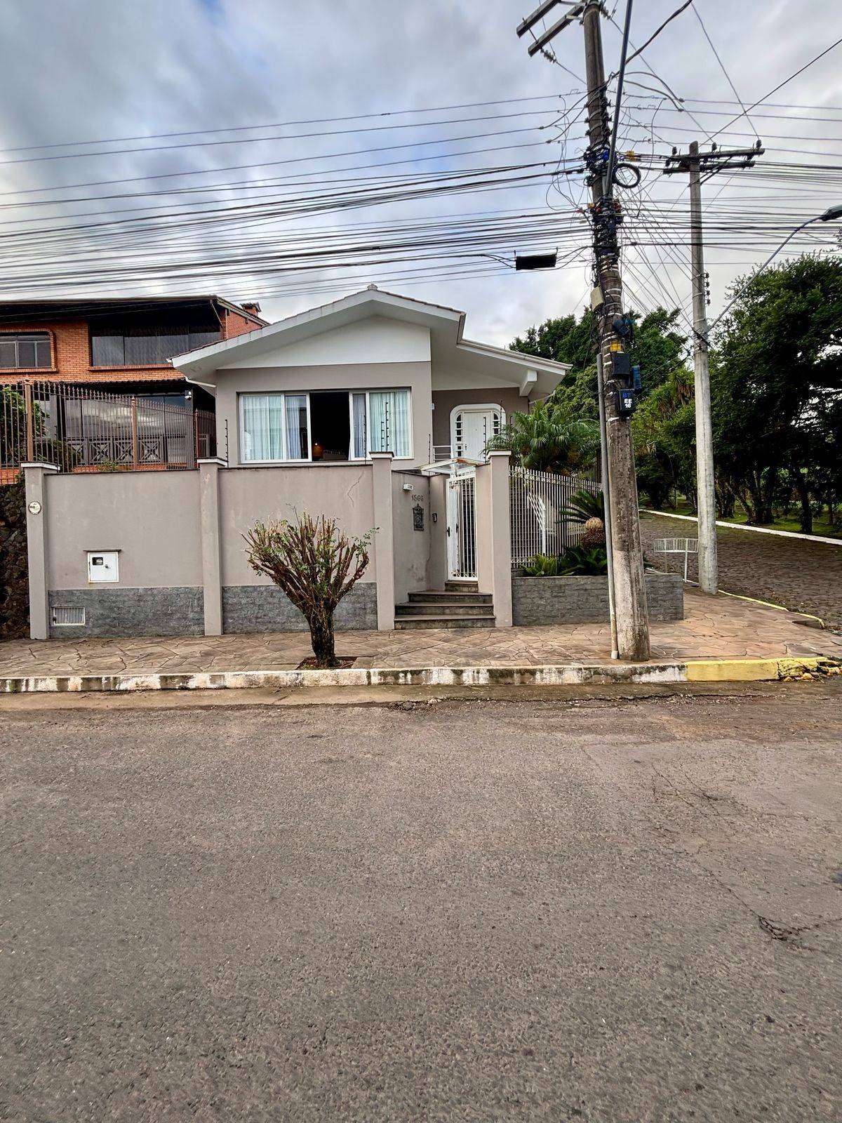 CASA DE ALVENARIA 4 quarto(s)  no Morro do Leoncio