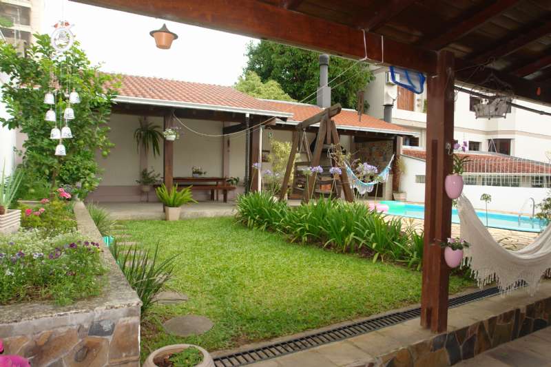 Casa 4 Dormitórios  sendo 2 suítes,  no Recreio em Taquara