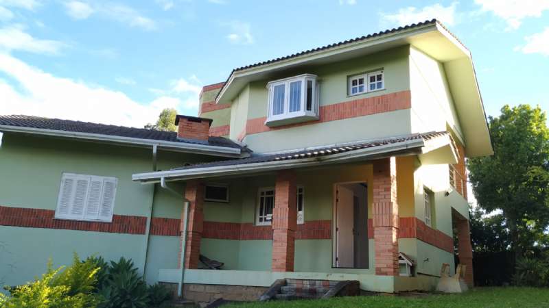 Casa 4 Dormitórios  sendo 1 suíte,  no Petrópolis em Taquara