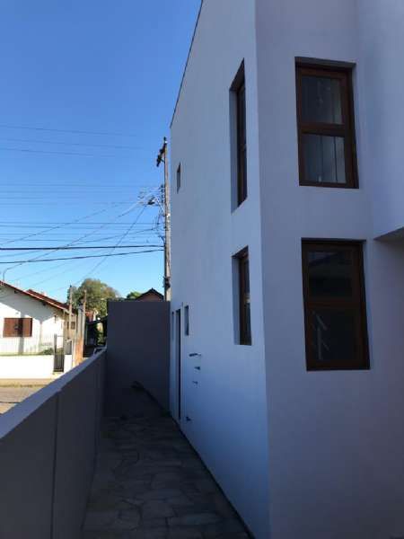 Casa sendo 2 suítes,  no Petrópolis em Taquara