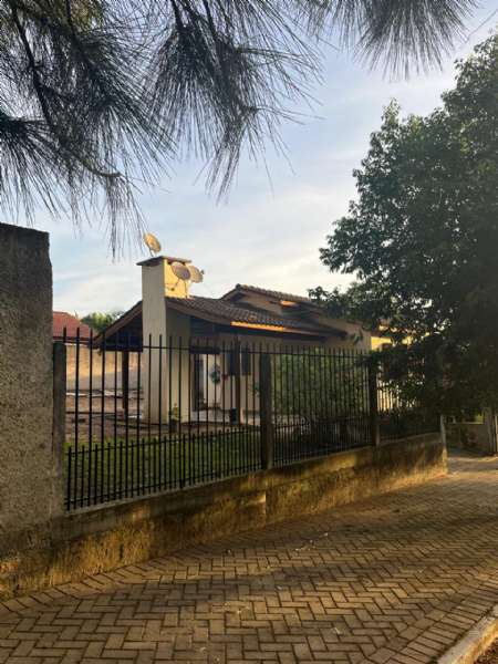 CASA 3 Dormitórios  no Funil em Parobé