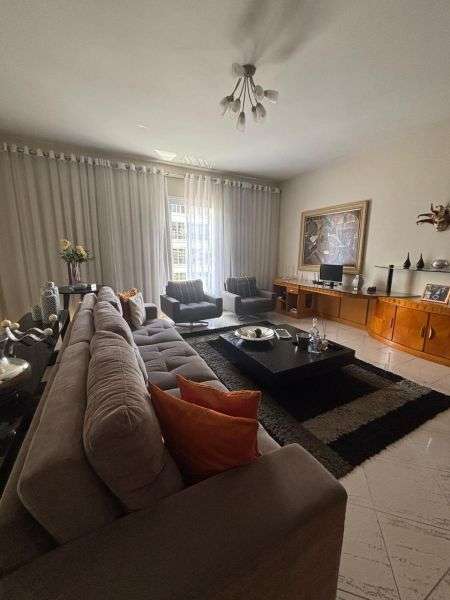 CASA 4 Dormitórios  sendo 1 suíte,  no Centro em Taquara