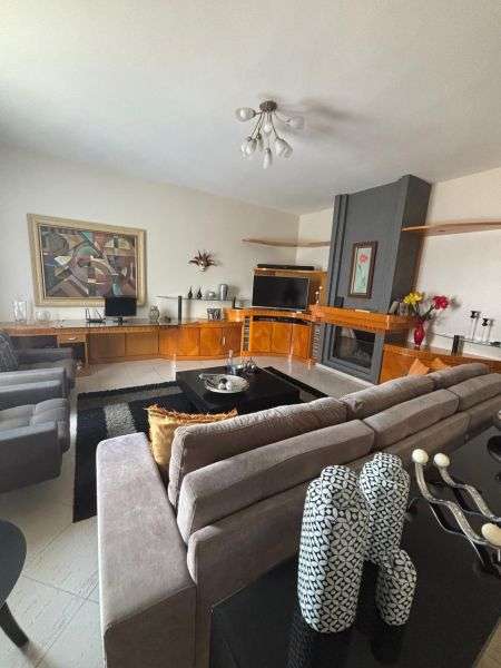 CASA 4 Dormitórios  sendo 1 suíte,  no Centro em Taquara