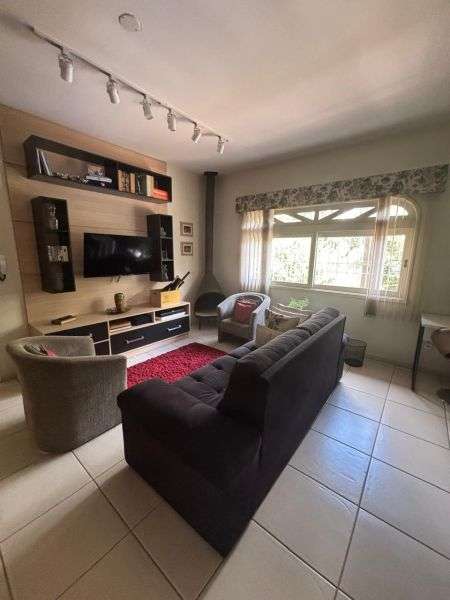 CASA 4 Dormitórios  sendo 1 suíte,  no Centro em Taquara