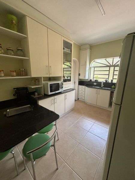 CASA 4 Dormitórios  sendo 1 suíte,  no Centro em Taquara