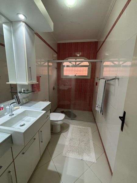 CASA 4 Dormitórios  sendo 1 suíte,  no Centro em Taquara