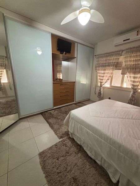 CASA 4 Dormitórios  sendo 1 suíte,  no Centro em Taquara