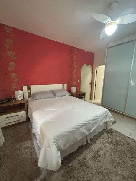 CASA 4 Dormitórios  sendo 1 suíte,  no Centro em Taquara