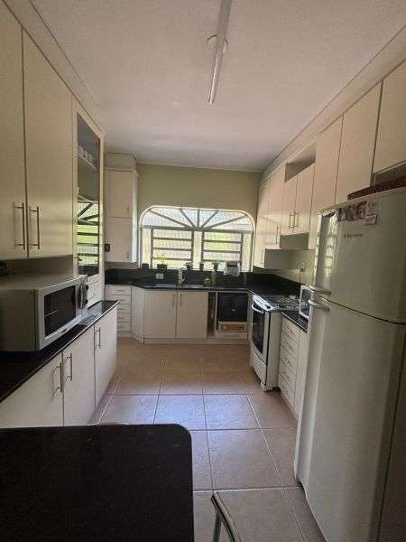 CASA 4 Dormitórios  sendo 1 suíte,  no Centro em Taquara