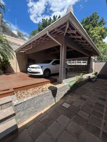 CASA 4 Dormitórios  sendo 1 suíte,  no Centro em Taquara