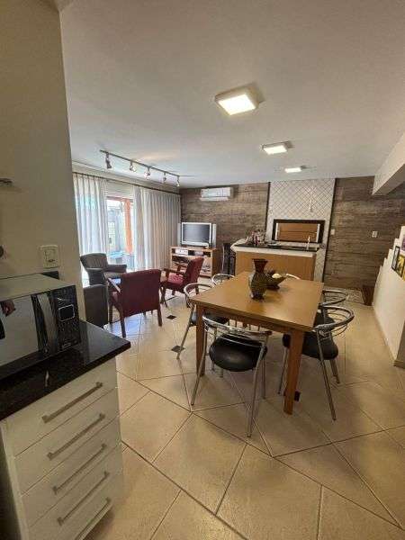 CASA 4 Dormitórios  sendo 1 suíte,  no Centro em Taquara
