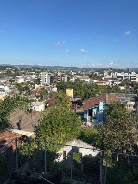 Sobrado 4 Dormitórios  sendo 2 suítes,  no Sagrada Família em Taquara