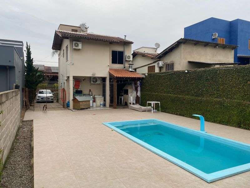 CASA 3 Dormitórios  no Santa Rosa em Taquara