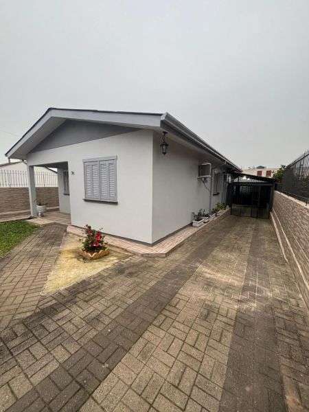 CASA 3 Dormitórios  sendo 1 suíte,  no Petrópolis em Taquara