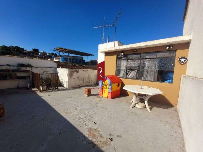 Apartamento tipo CASA 2 Qtos, 80m - Iraj