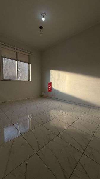 EXCELENTE APARTAMENTO EM OLARIA-2 QUARTOS COM SUÍTE!