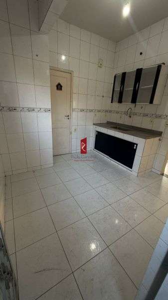 EXCELENTE APARTAMENTO EM OLARIA-2 QUARTOS COM SUÍTE!