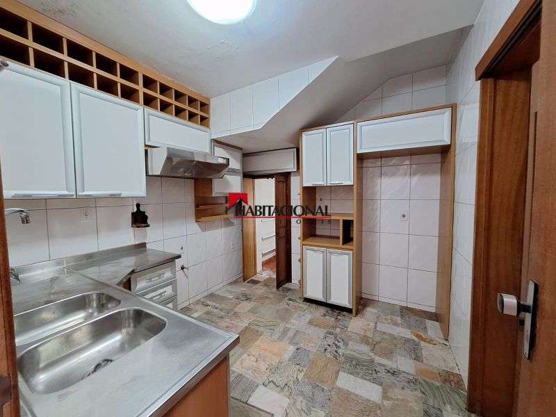 Sobrado com 3 quartos no bairro Santana/Porto Alegre