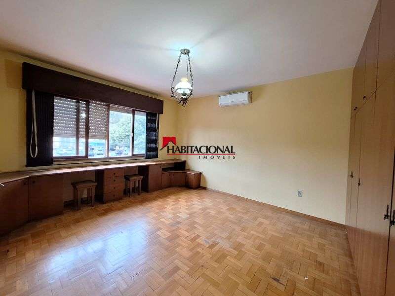 Sobrado com 3 quartos no bairro Santana/Porto Alegre