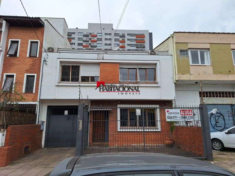 Sobrado com 3 quartos no bairro Santana/Porto Alegre